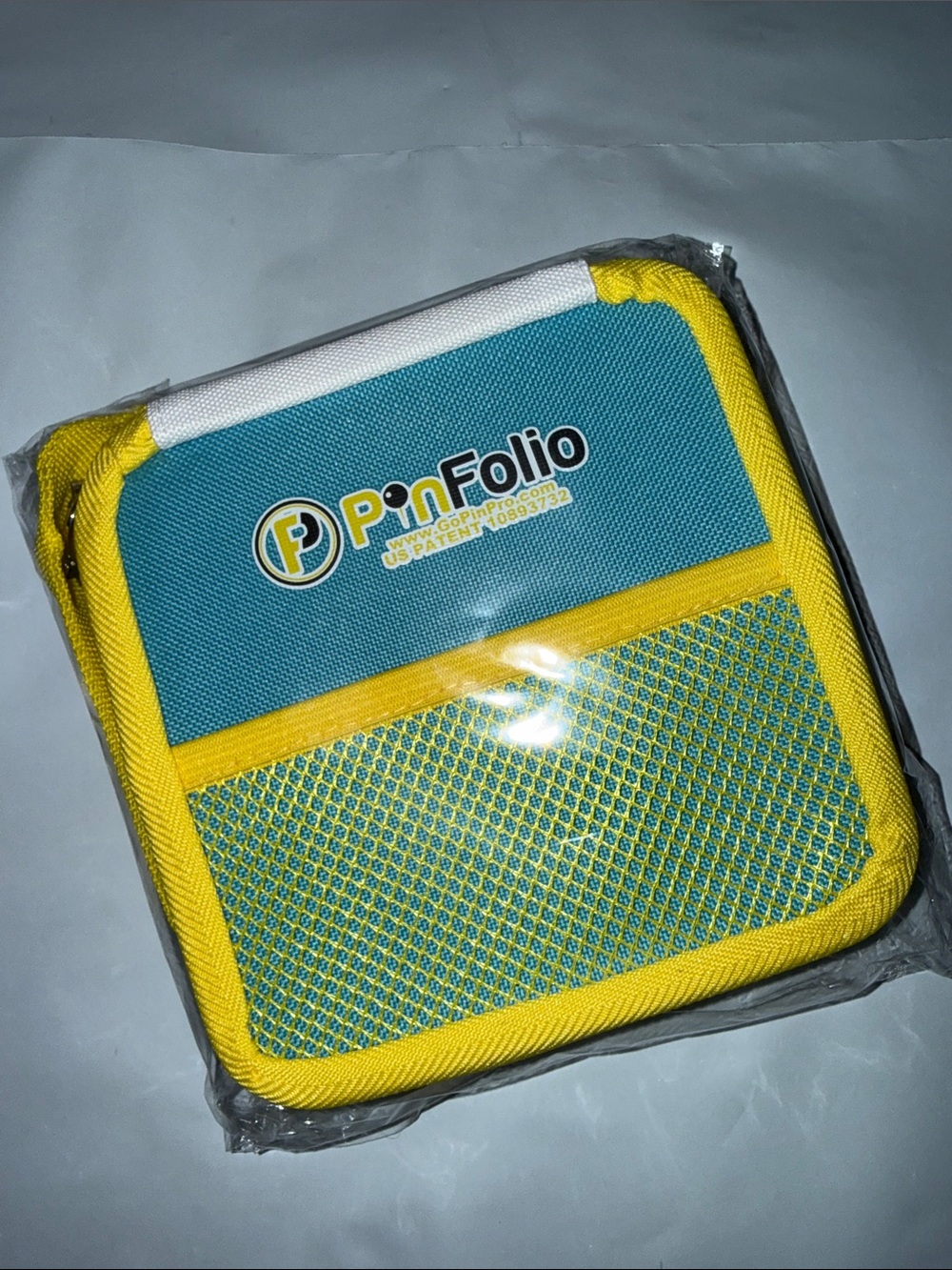 Pinfolio Mini Show — Still in Plastic- Never Used